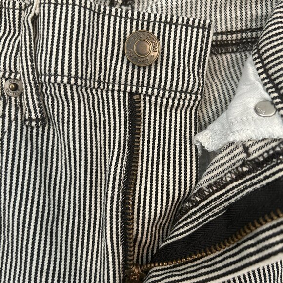 GAP Women's Pinstripe Skinny Jeans - Size 26 - Like New - Picture 5 of 9